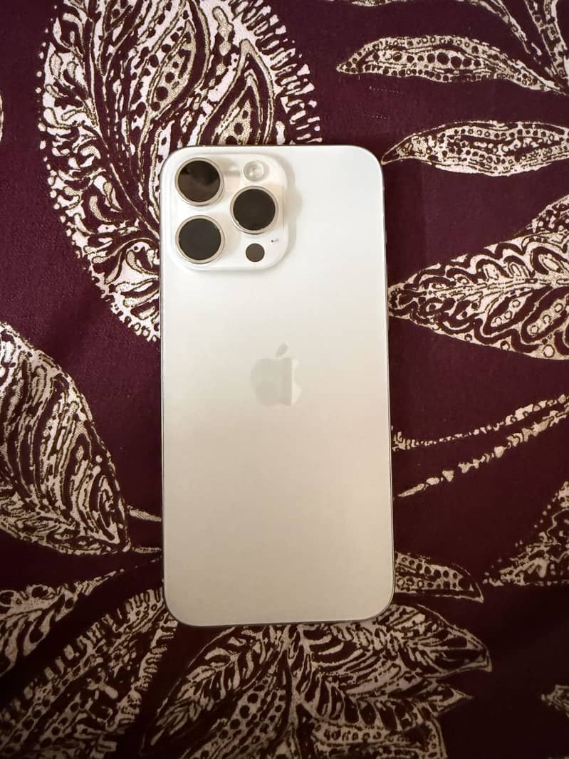 iPhone 15 Pro Max White Titanium – 90% Health – Box

                                                            alt=