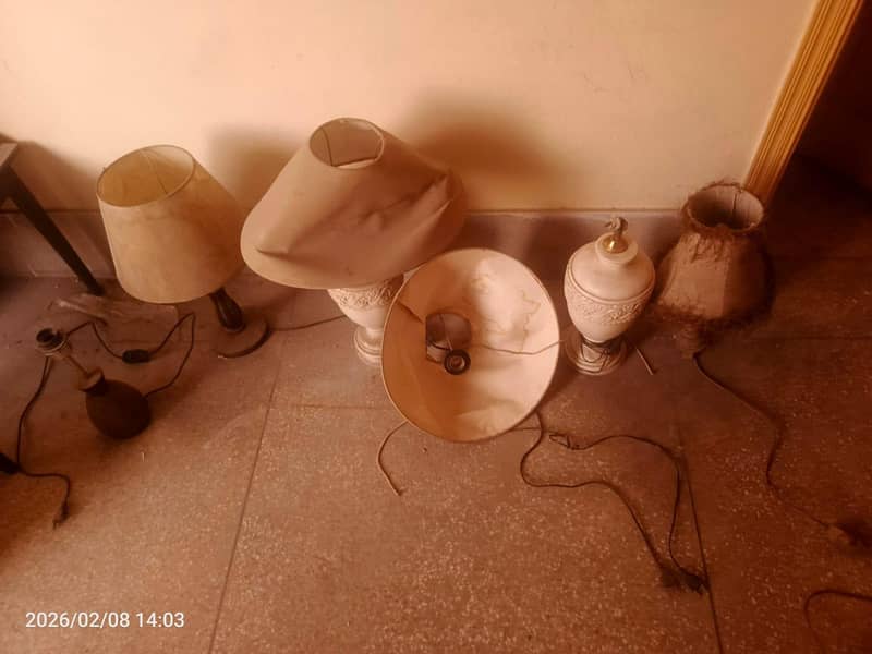 Old and used table lamps

                                                            alt=