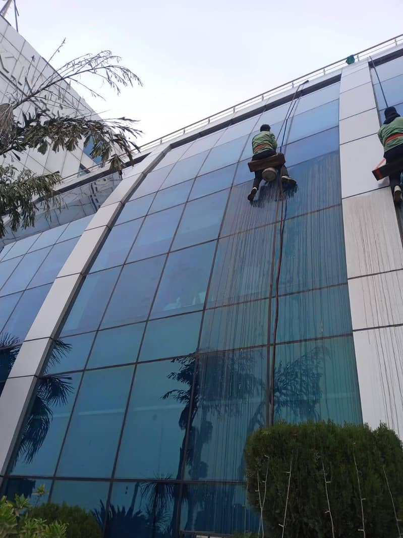 Professional Glass Cleaning Services – Homes & Offices Expert Cleaner

                                                            alt=
