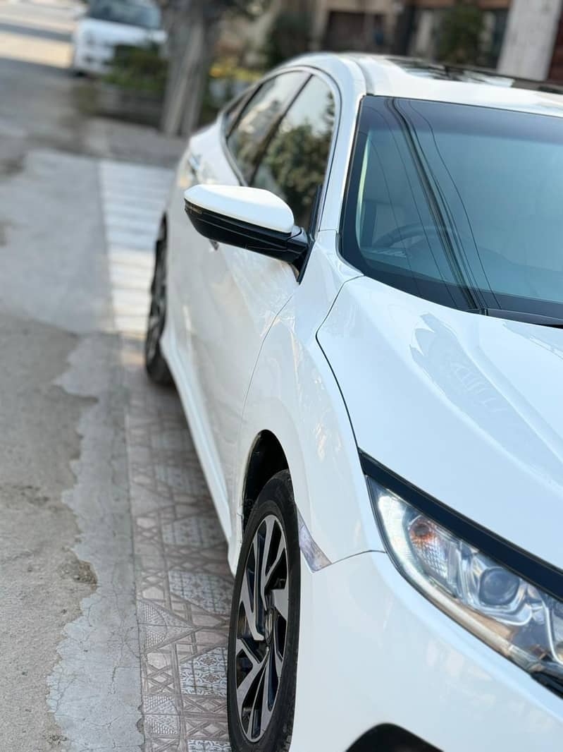 Honda Civic Turbo 1.5 VTEC CVT 2016 Model

                                                            alt=