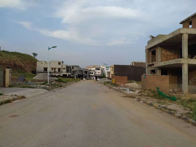 82 Feet Front Back Open 13.5 Marla Extra Land Plot for Sale

                                                            alt=