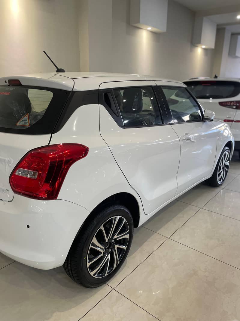 Suzuki swift GLX 2026 zero meter

                                                            alt=