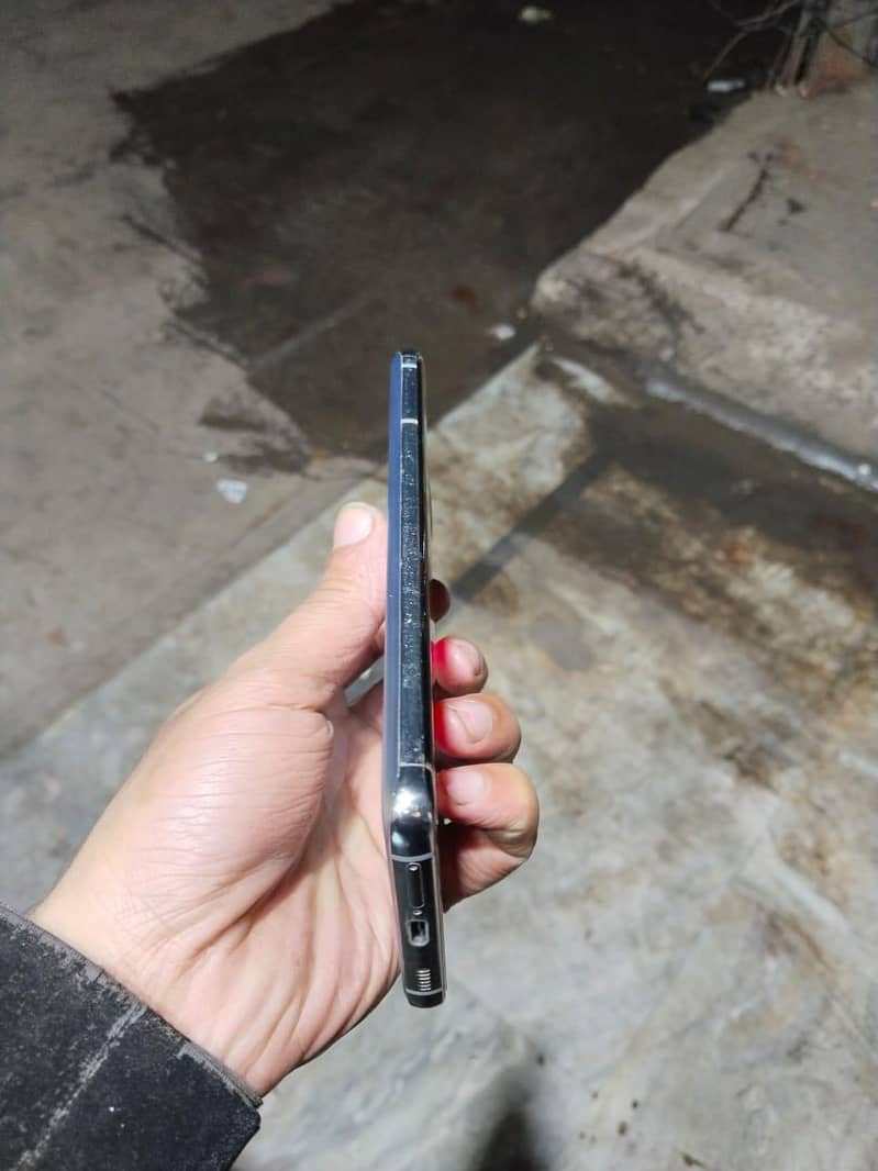 Samsung Galaxy s21 ultra

                                                            alt=