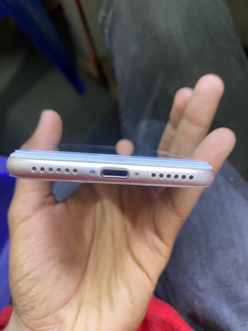 Iphone 7

                                                            alt=