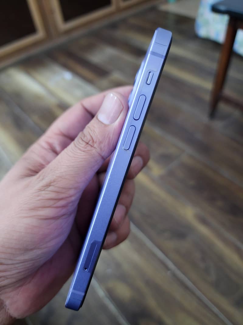 iphone 12

                                                            alt=