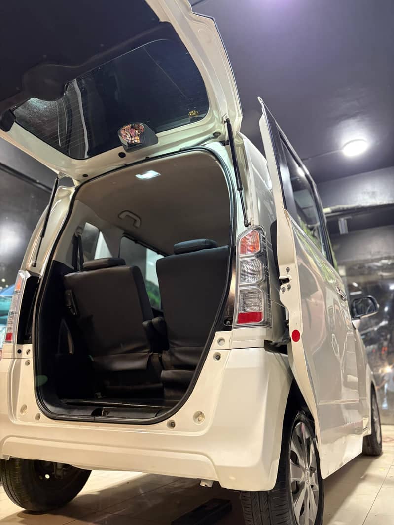 *HONDA N BOX CUSTOM* *PEARL WHITE* TOP OF THE LINE

                                                            alt=