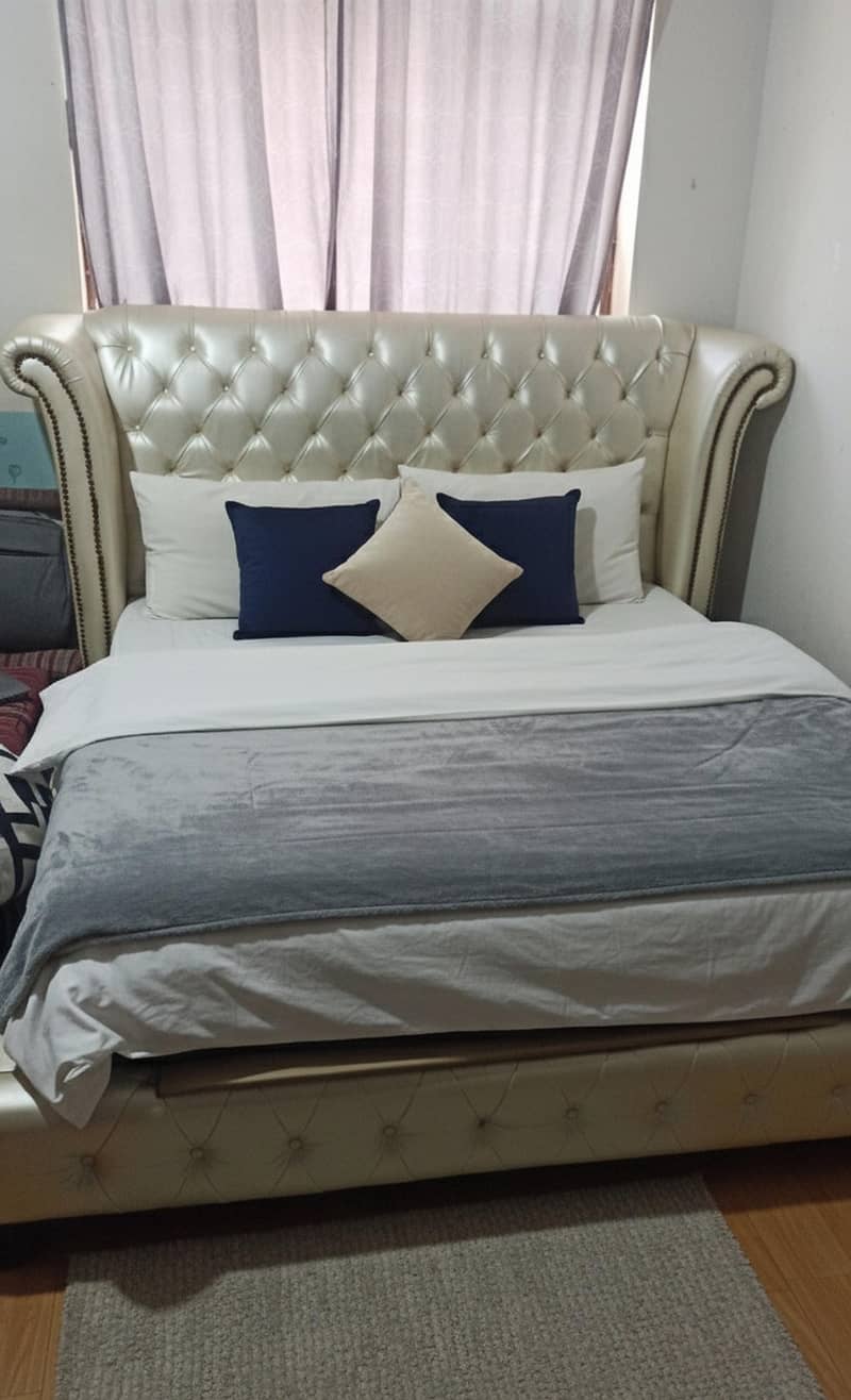 King Bed includes 2 sides table/king bed/king bed set/wooden bed

                                                            alt=