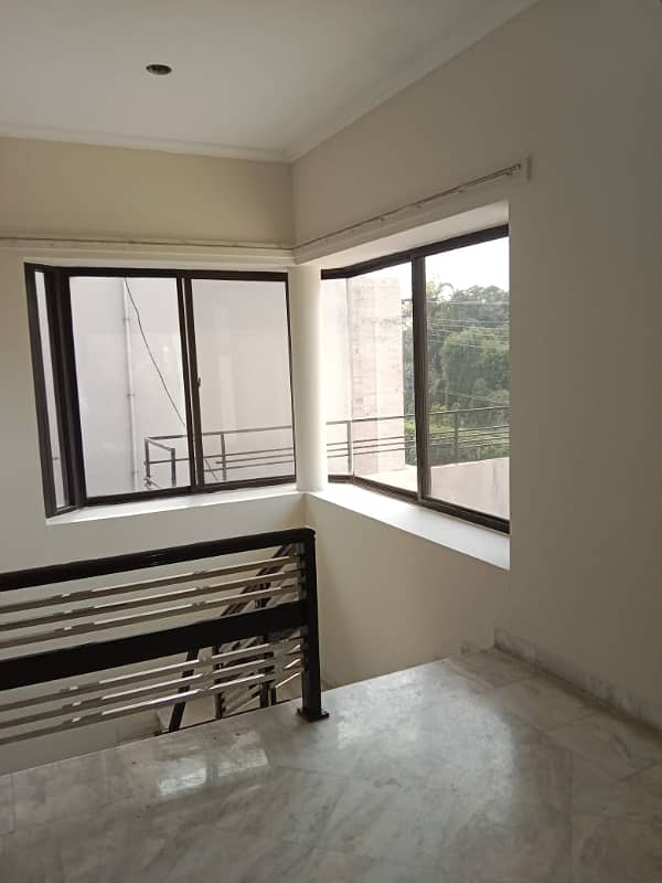 1 KANAL BEAUTIFUL HOUSE FOR SALE DHA PHASE 3 . . .

                                                            alt=