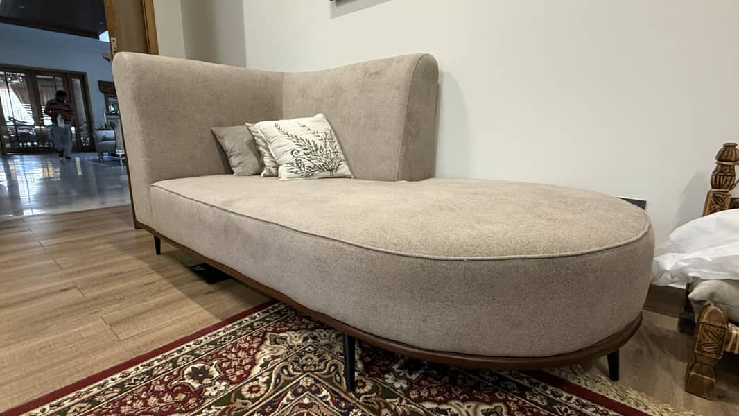 5 seater sofa set with Dewan

                                                            alt=