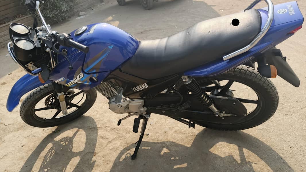 Yamaha YBR125 G 2018

                                                            alt=