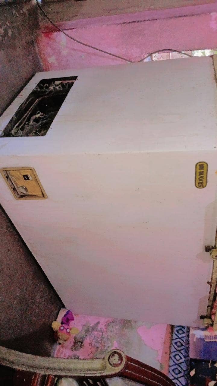 Dawlance double door Freezer

                                                            alt=