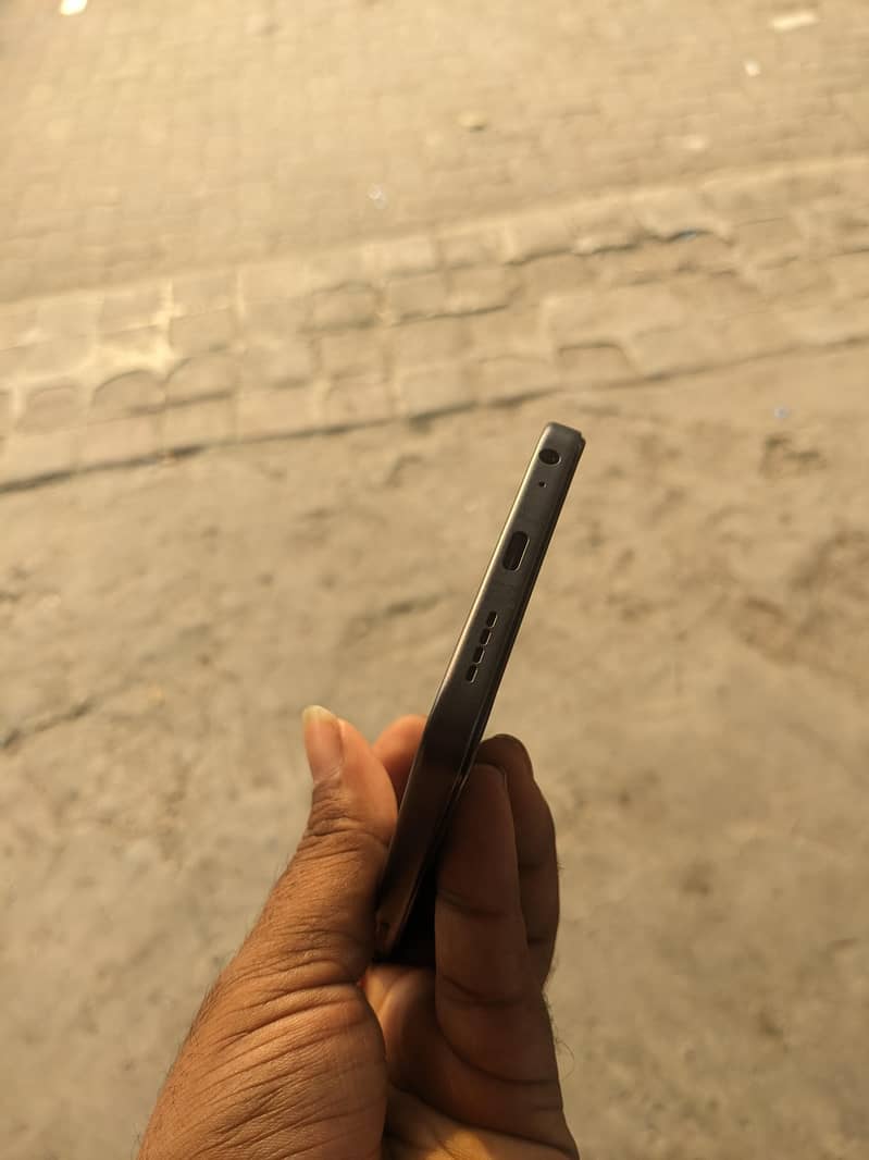 Infinix smart 10 plus 4/128 gb  full in warranty just 5 day used

                                                            alt=