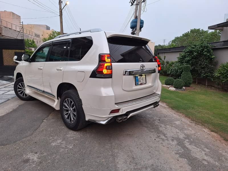 Toyota Hiace Grand Cabin/ hiroof and Coaster for rent honda BRV, V8

                                                            alt=