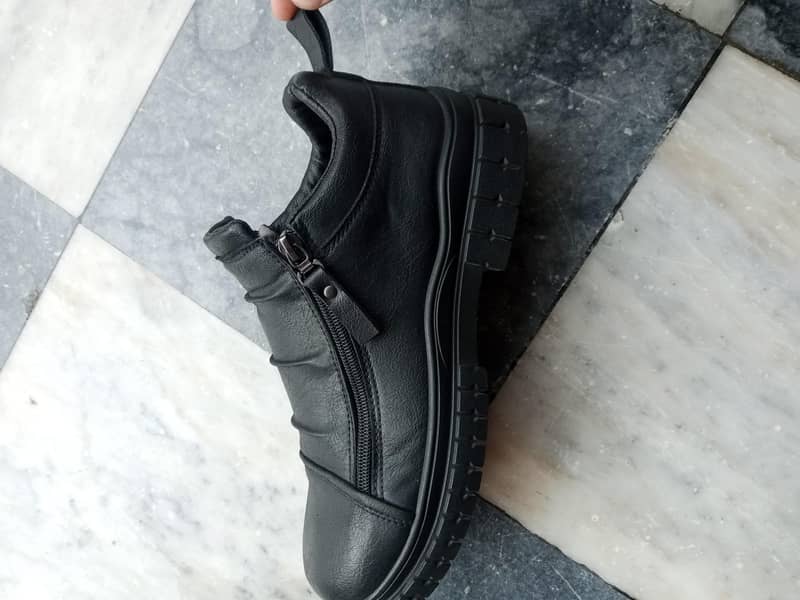 Stylish Black Ankle Boots for Men – Excellent Condition

                                                            alt=