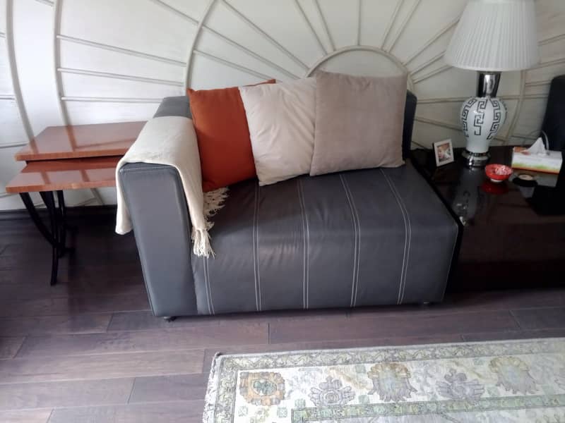 Real leather sectional

                                                            alt=