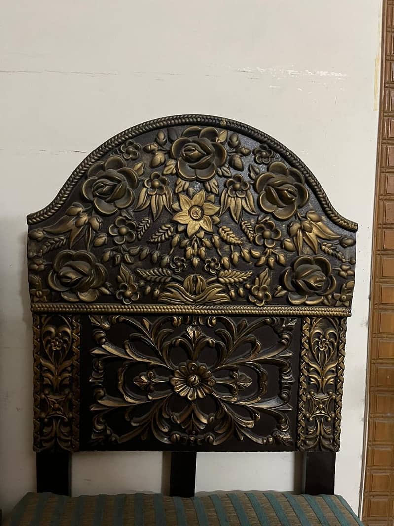 Antique design chairs

                                                            alt=