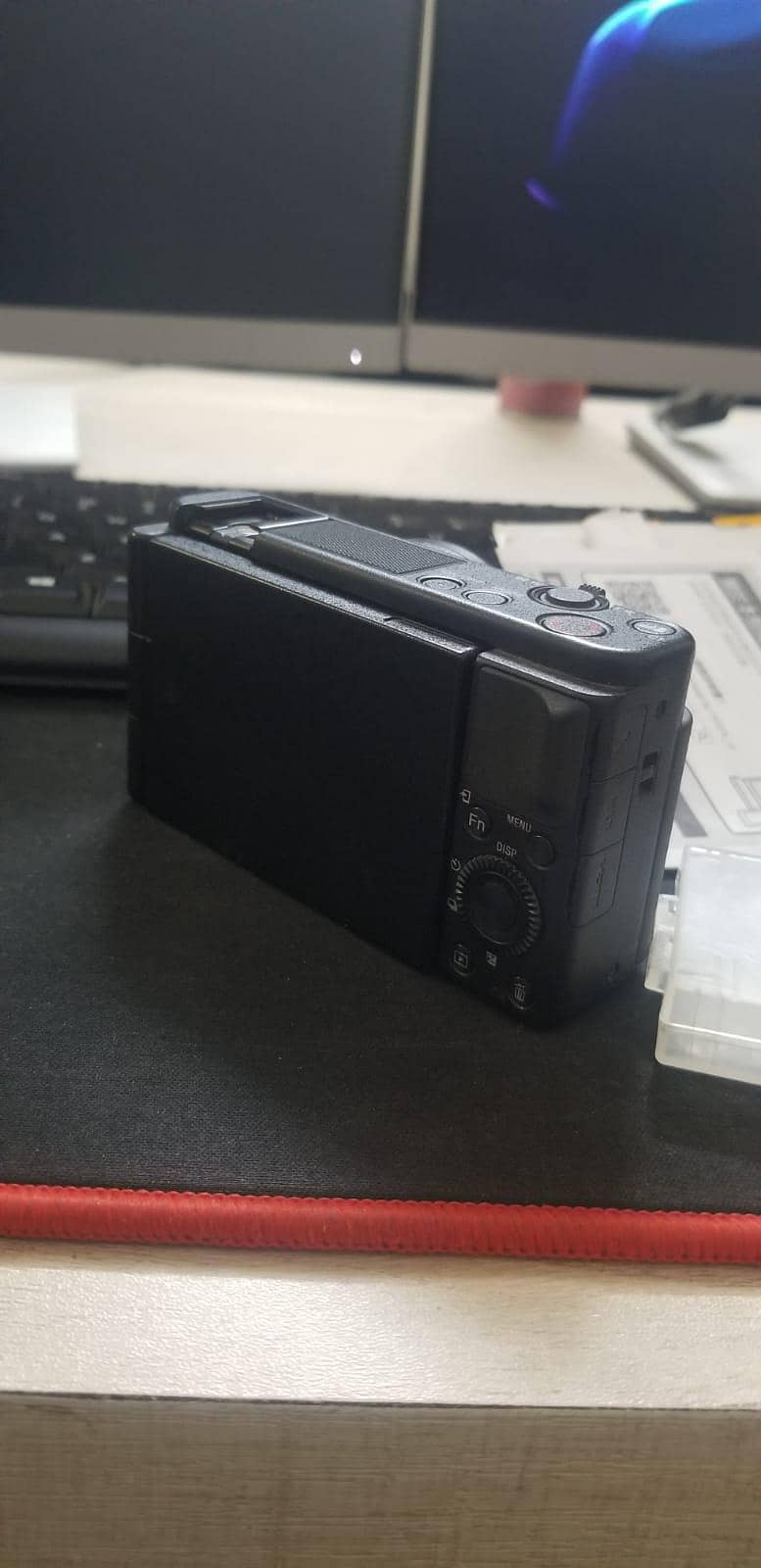 Sony Zv1

                                                            alt=