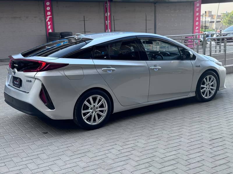 Toyota Prius PHVE 2018/20 Model Hybrid Car

                                                            alt=