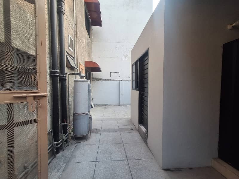 1 Kanal 100 ft Road Available For Rent For Silent Office In Johar Town G-3 Block

                                                            alt=