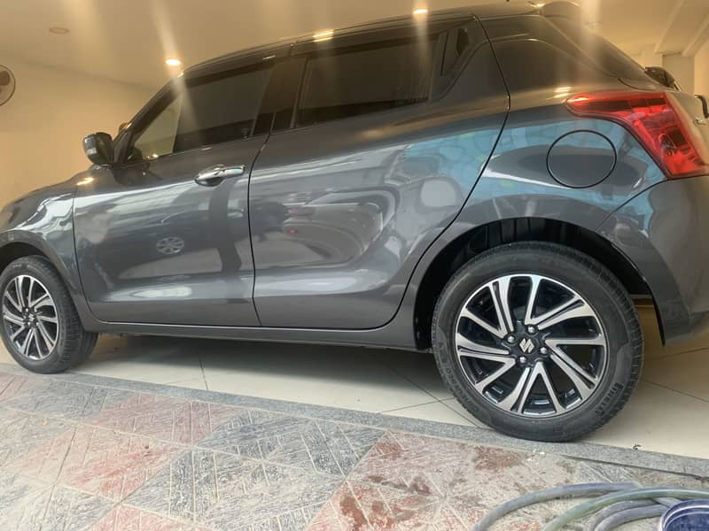 Suzuki swift GLX 2022

                                                            alt=