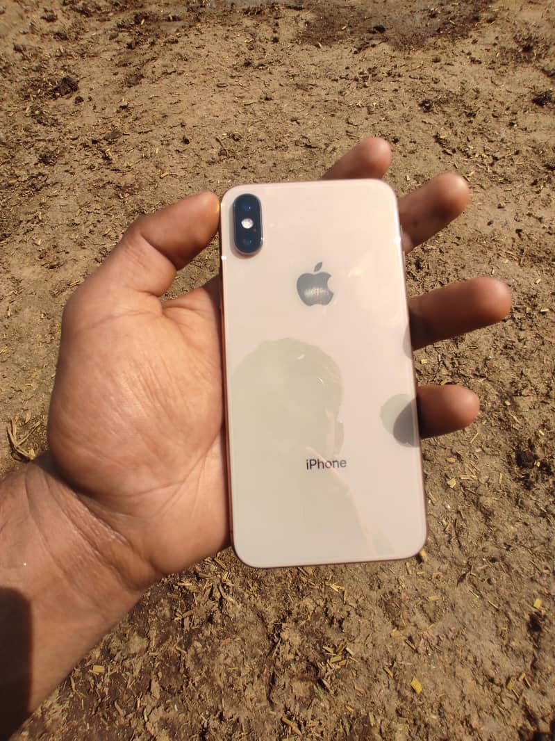 iPhone X's

                                                            alt=