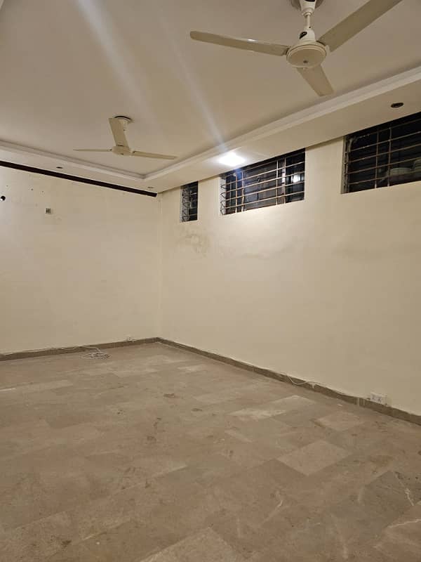 Three bedrooms unfernish apartment available for rent in f11 markaz Islamabad.

                                                            alt=