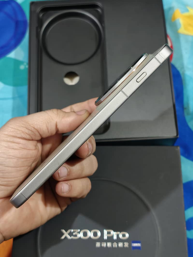 x300 pro vivo

                                                            alt=