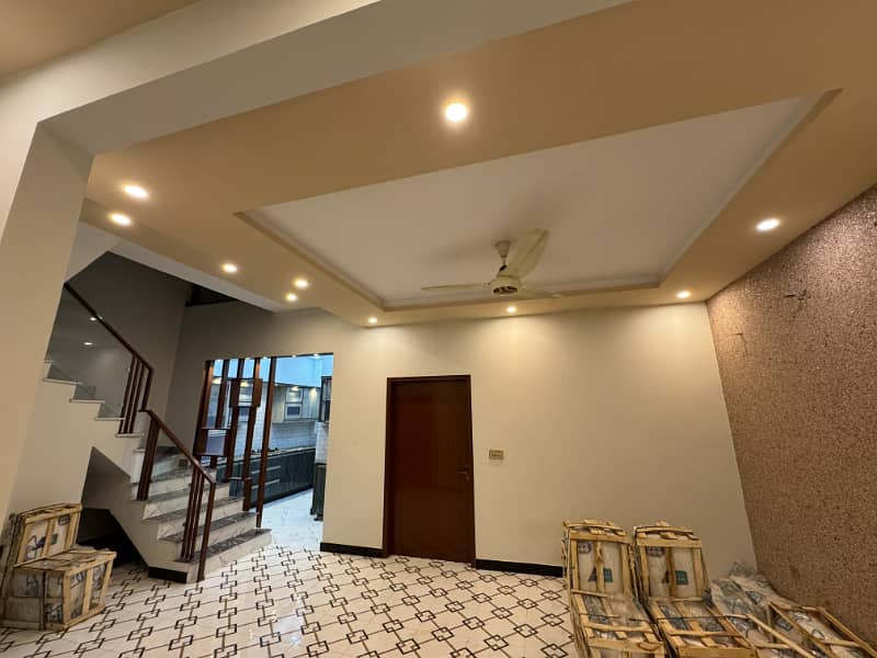 125 Sq Yd Ali Block Villa For Sale Bahria Town Karachi. 3 Bedrooms | All Facilities Nearby including Park, Mosque, Shopping Gallery & PSO Petrol Pump | Prime Location | Ready for Living.

                                                            alt=
