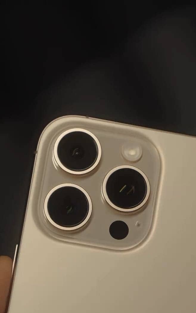 Iphone 16 pro (Factory unlock)

                                                            alt=