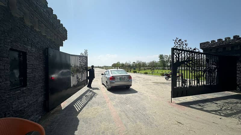 Pakistan's 1st Ever Spanish Farmhouse Society

                                                            alt=