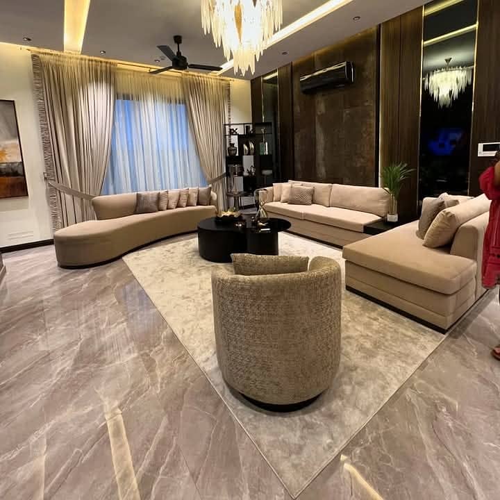 Luxury 10 Marla House For Sale In Top City

                                                            alt=