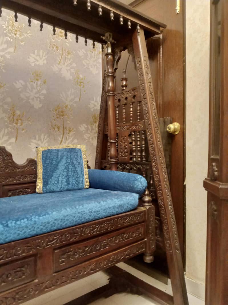 Sheeshum Wood Chinoti Jhoola

                                                            alt=