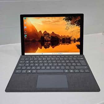 Microsoft surface pro i7 7th Generation 16GB 1TB SSD NVME 8Gb Graphics

                                                            alt=