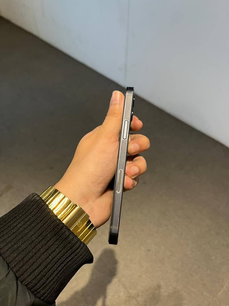 Iphone 12 64 gb | Jv Excellent condition

                                                            alt=