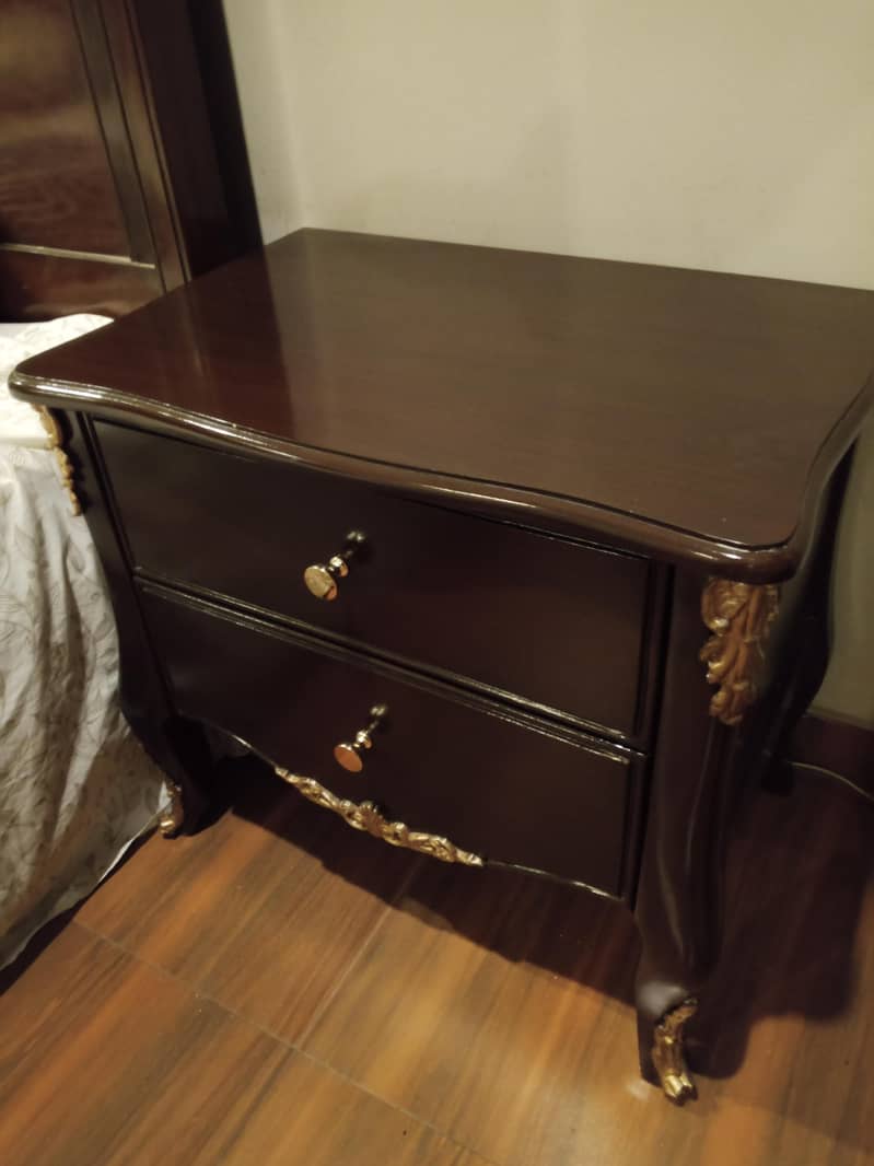 king Bed

                                                            alt=