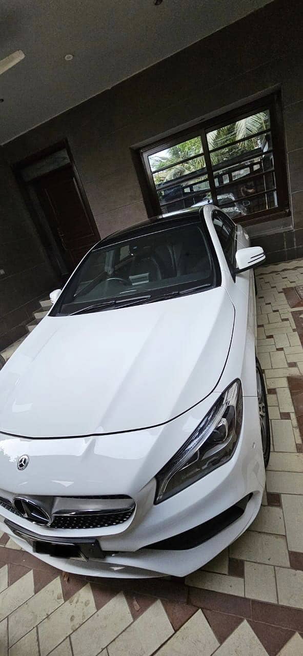 Mercedes Benz CLA200

                                                            alt=