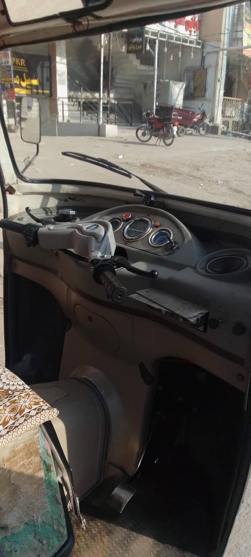 tuktuk rikshaw APL

                                                            alt=