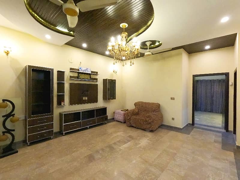 10 Marla Used House For Sale In Ghaznavi Block Bahria Town Lahore

                                                            alt=