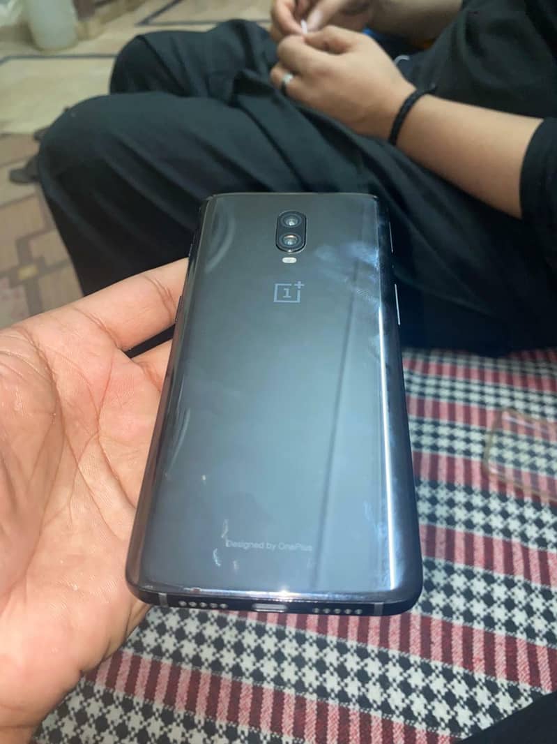 Oneplus 6T 8 GB Ram 128 GB Rom Heavy  Processor SnapDragon 845

                                                            alt=