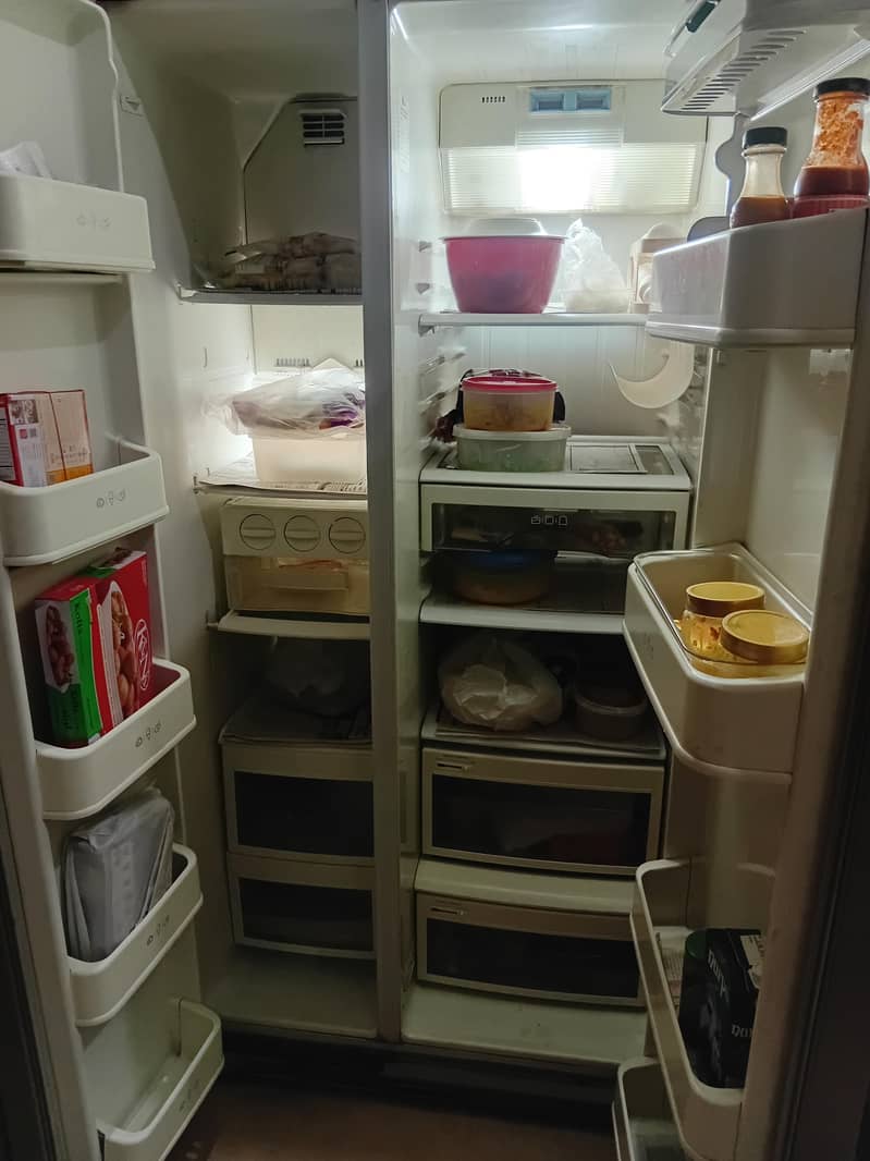 LG 2 DOOR refrigerators

                                                            alt=