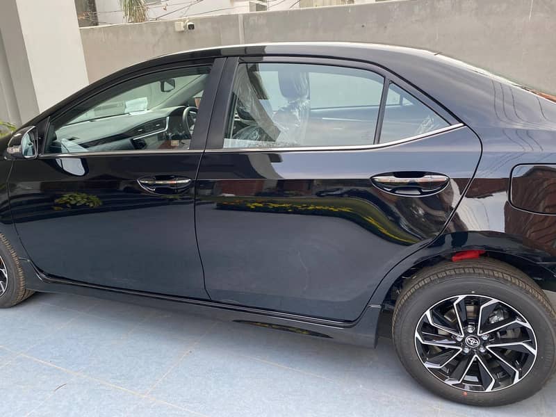 Toyota Corolla Altis Grande X 1.8 Black Interior 2026

                                                            alt=