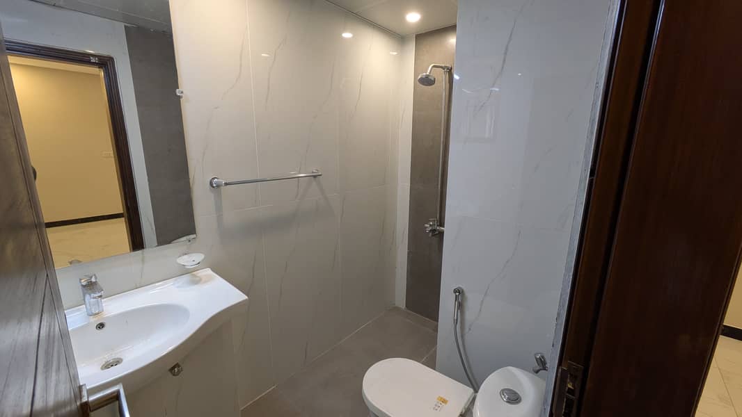 West Open 4 Bed DD Flat For Rent Askari 6 G+13 Building 3000 Square Feet

                                                            alt=