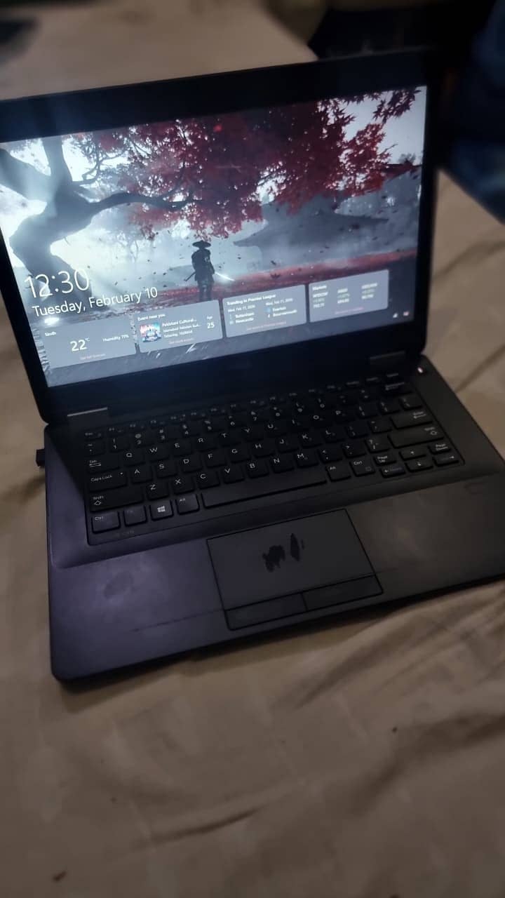 Dell Laptop E5470 - i7 6th gen with built in 2gb graphic card

                                                            alt=