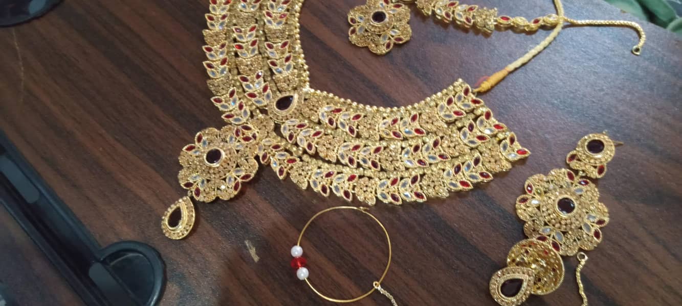 Complete jewelry set for sale

                                                            alt=