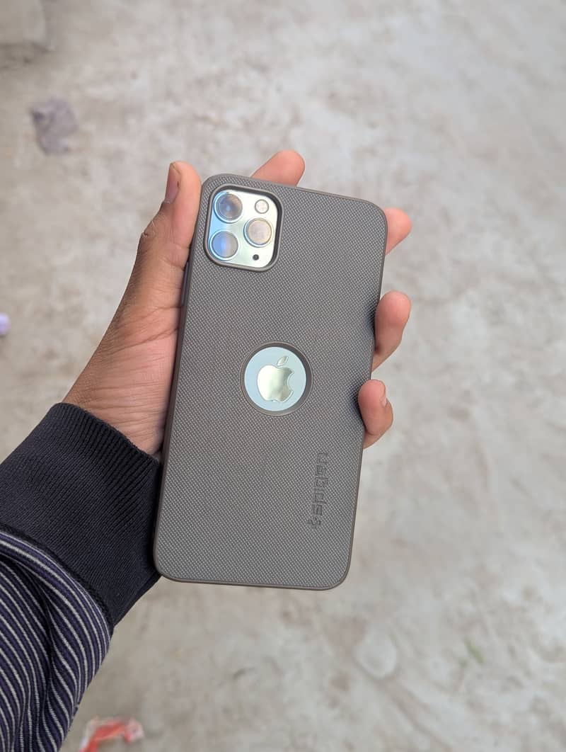 iPhone 11 Pro Max factory unlock 64 gb water pack

                                                            alt=