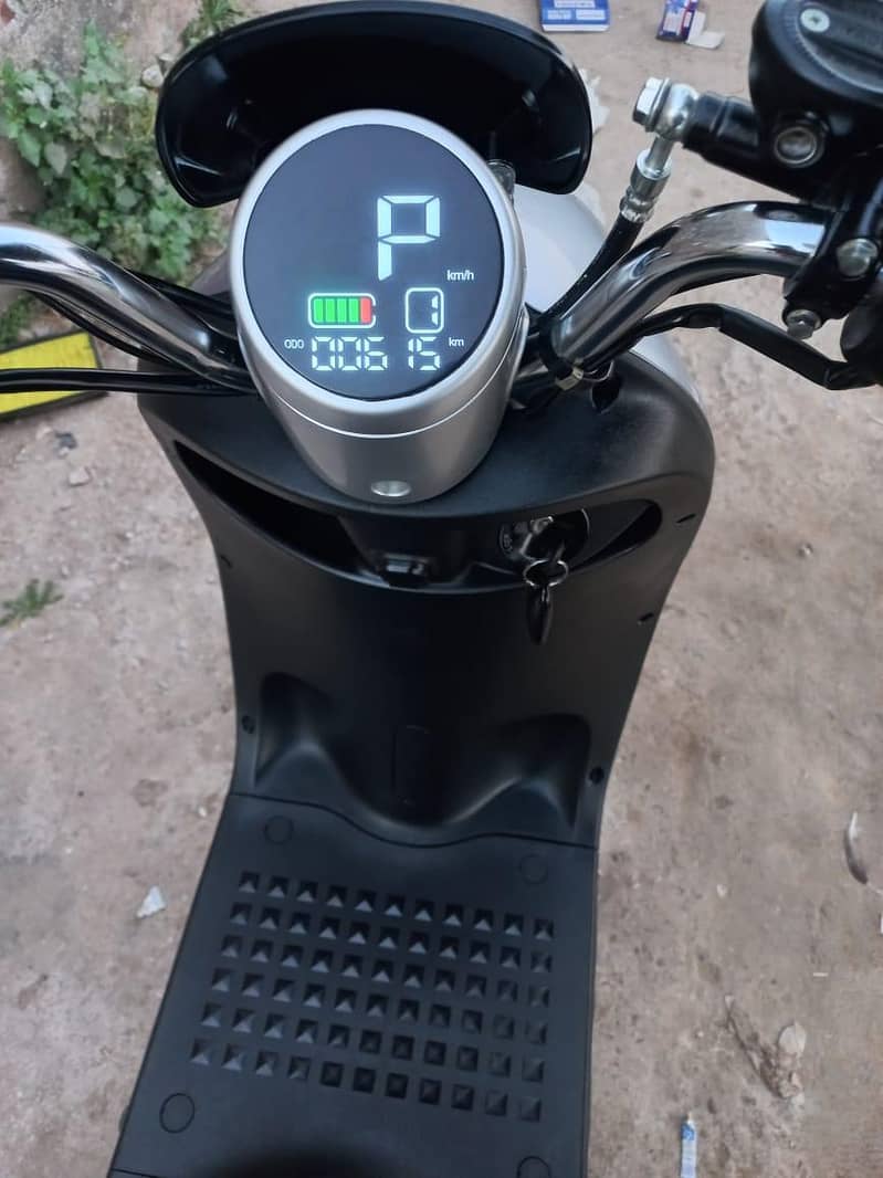 Metro M6 model Electric scooter 220 ki invoice 03474209300

                                                            alt=