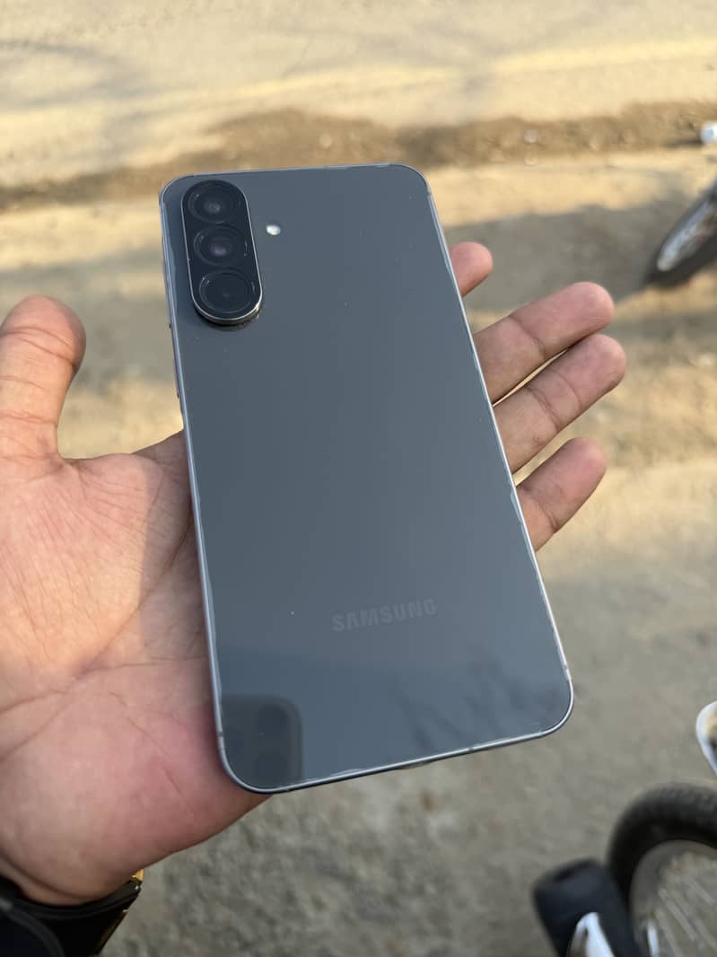 Samsung A56 8/256

                                                            alt=