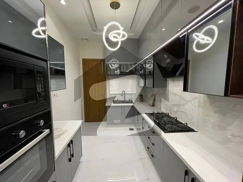 10 MARLA LUXURY DESIGNER HOUSE | MODERN INTERIOR & DOUBLE HEIGHT LOBBY

                                                            alt=