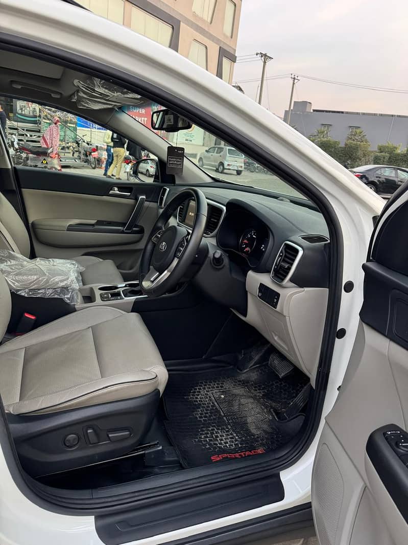 KIA Sportage AWD 2024

                                                            alt=