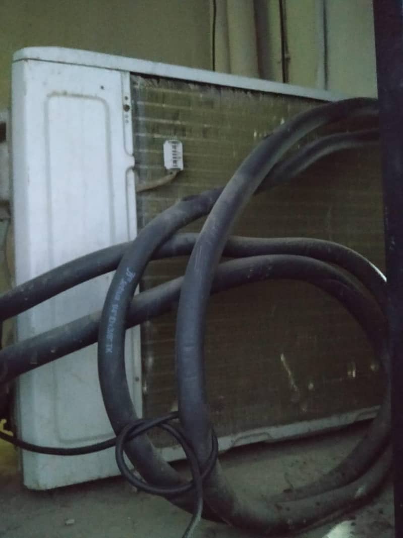 Orient Jupiter series Split AC DC Inverter 1 ton

                                                            alt=